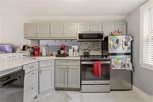 Building Photo - 9 Bacheller St