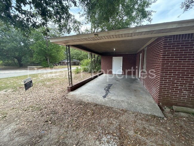 Building Photo - Springdale Area