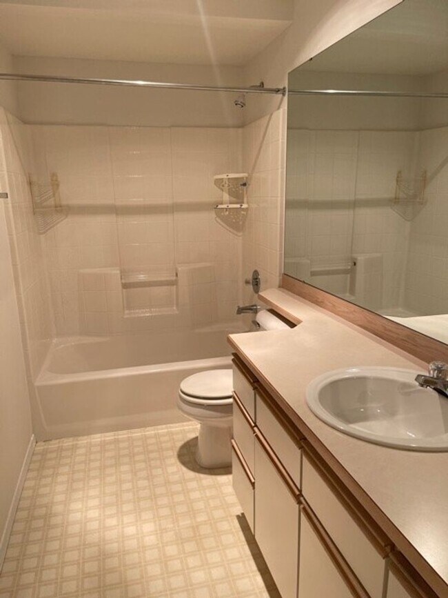 Building Photo - Beautiful 2 Bath Condo for Rent in the Hea...