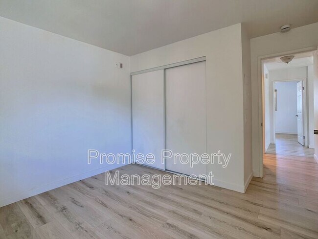 Building Photo - 540 65th St