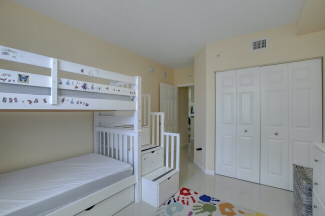 Building Photo - 17100 N Bay Rd