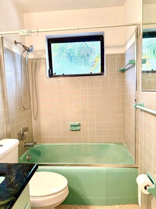 Building Photo - 1121 NE 16th Terrace