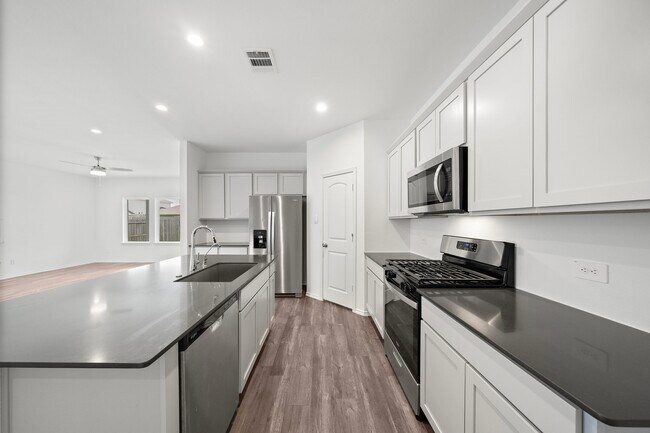 Building Photo - 807 Brazos Trl
