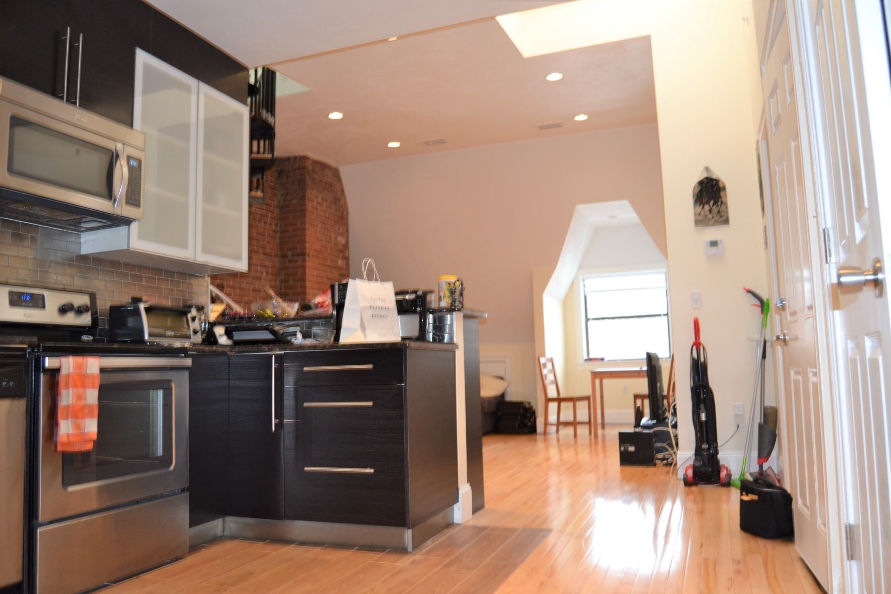 Building Photo - 1203 Beacon St