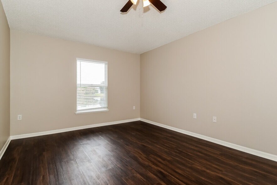 Building Photo - 65 Reeding Ridge Dr W