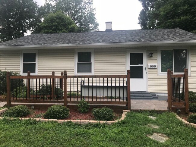 Building Photo - Move in Ready!!