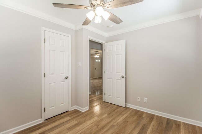 Building Photo - 2242 Zumbehl Rd