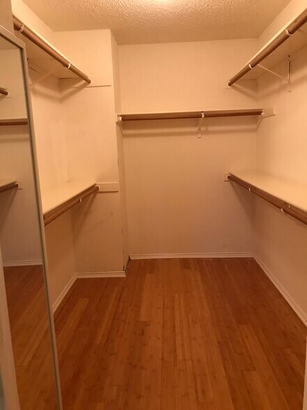 Building Photo - 1761 Meyerwood Ln S