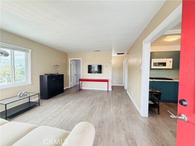 Building Photo - 9729 W Live Oak Ave
