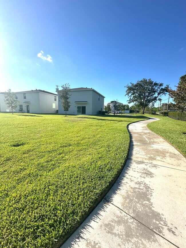 Building Photo - 4518 Dow Ln