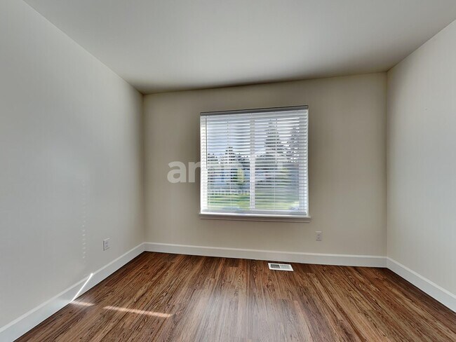 Building Photo - 13918 106th Ave E