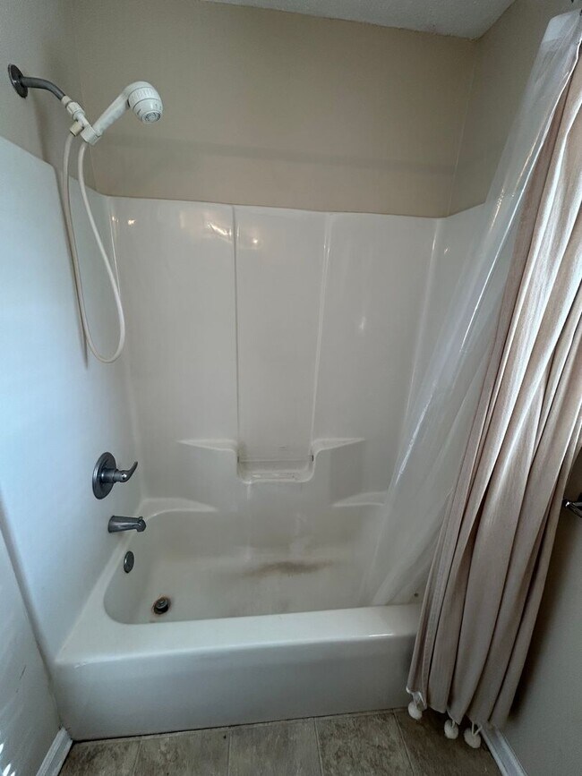 Building Photo - COMING SOON! N Greensboro, 4/2.5 home off of N Church St near Lake Jeanette & I-840