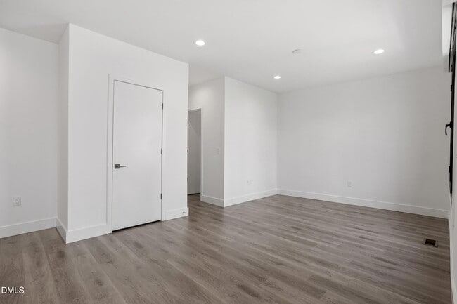 Building Photo - 2017 Jade St