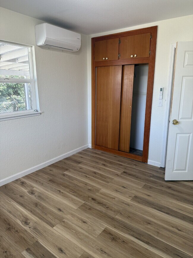 Building Photo - Charming 3-bedroom, 2-bathroom home located in the heart of Brentwood