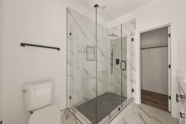 Building Photo - 2475 Carmel St