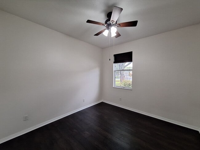 Building Photo - Charming 3-Bedroom Home with Spacious Back...
