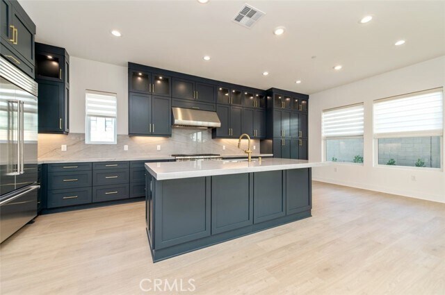 Building Photo - 228 Stage