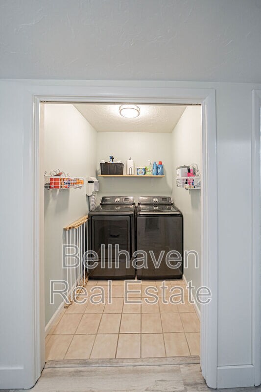 Building Photo - 12000 S Sunrise Cir