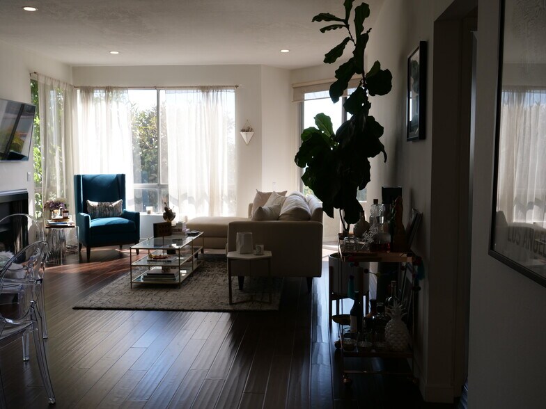 Building Photo - 8960 Cynthia St