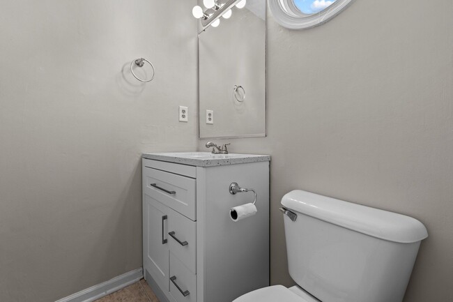 Building Photo - Charming and updated Virginia Beach townho...
