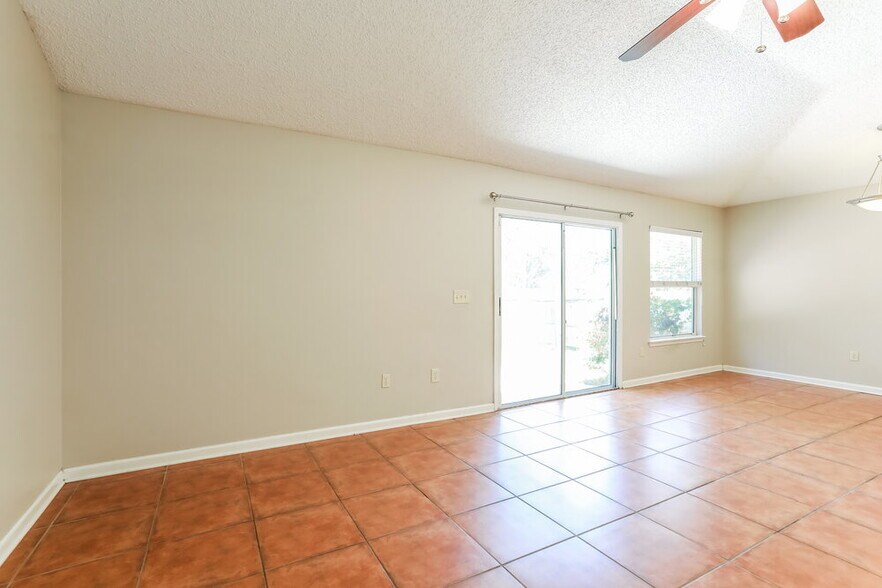 Building Photo - 8073 Leafcrest Dr