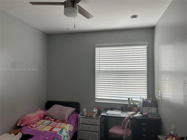 Building Photo - 2947 St Thomas Dr