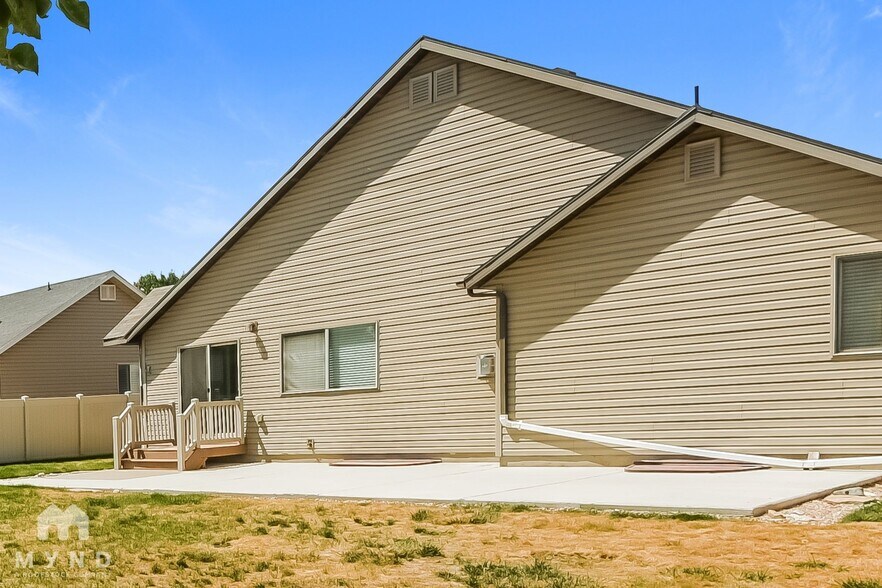 Building Photo - 1404 N 2475 W