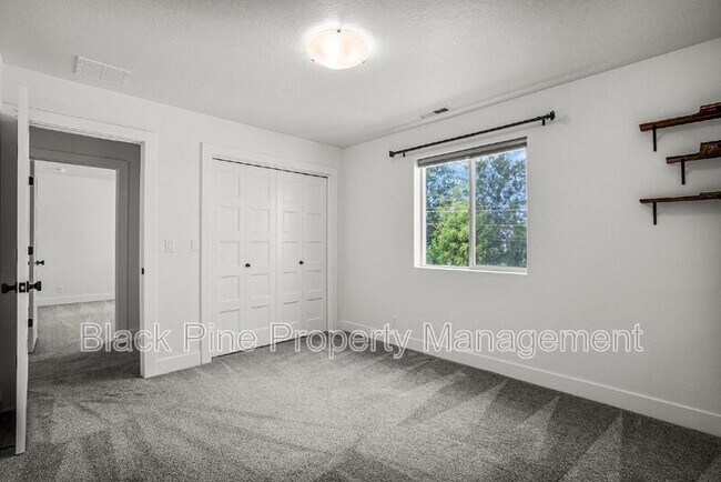 Building Photo - 2167 Klemmer Ave N