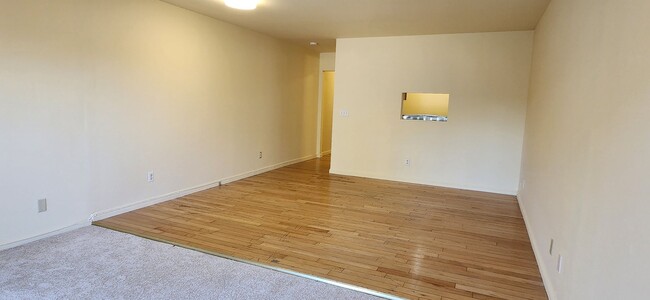 Building Photo - Townhome Close to Richmond BART