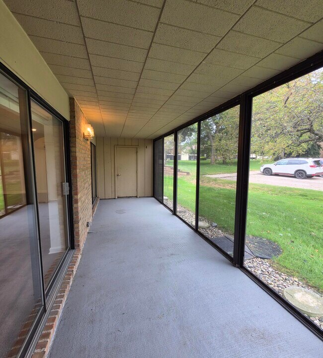 Building Photo - 18233 University Park Dr