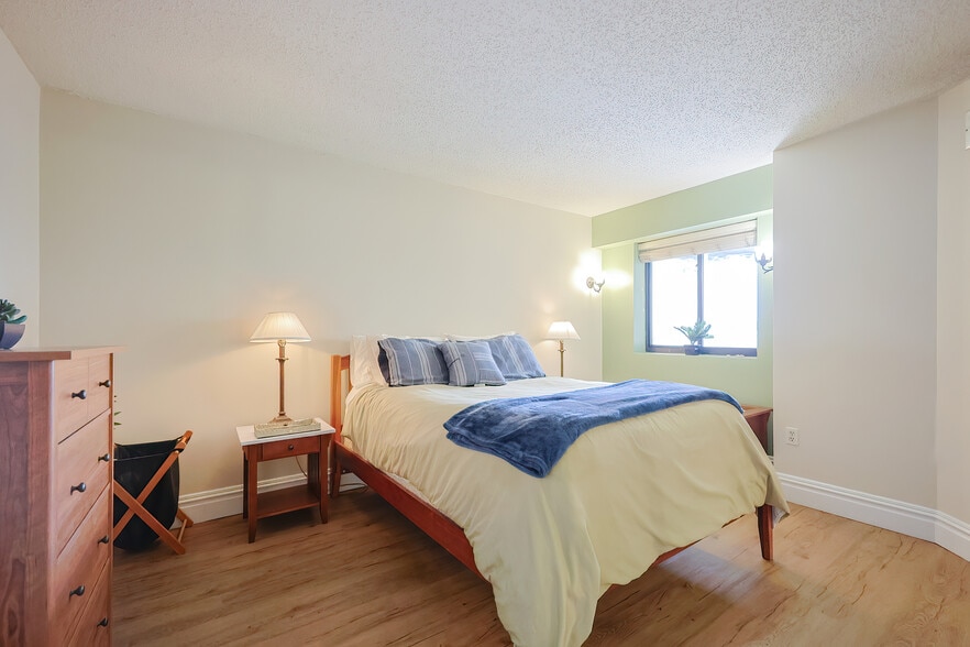 Building Photo - 15 North Beacon St