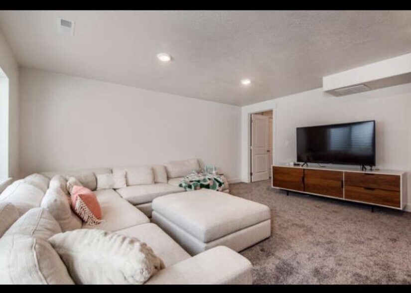 Building Photo - 4037 N 900 W