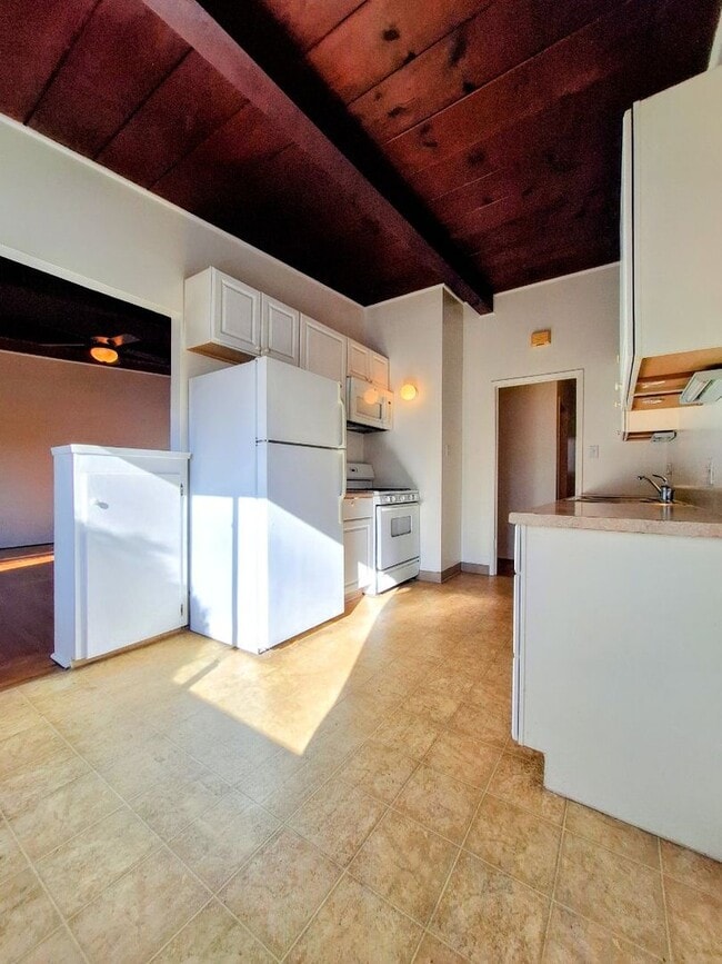 Building Photo - Cat Friendly 2bd Duplex w/Private Patio & Attached Garage