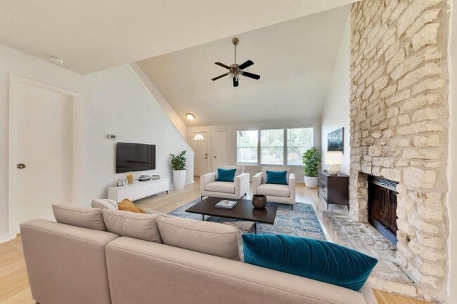 Building Photo - 9731 Meadowheath Dr