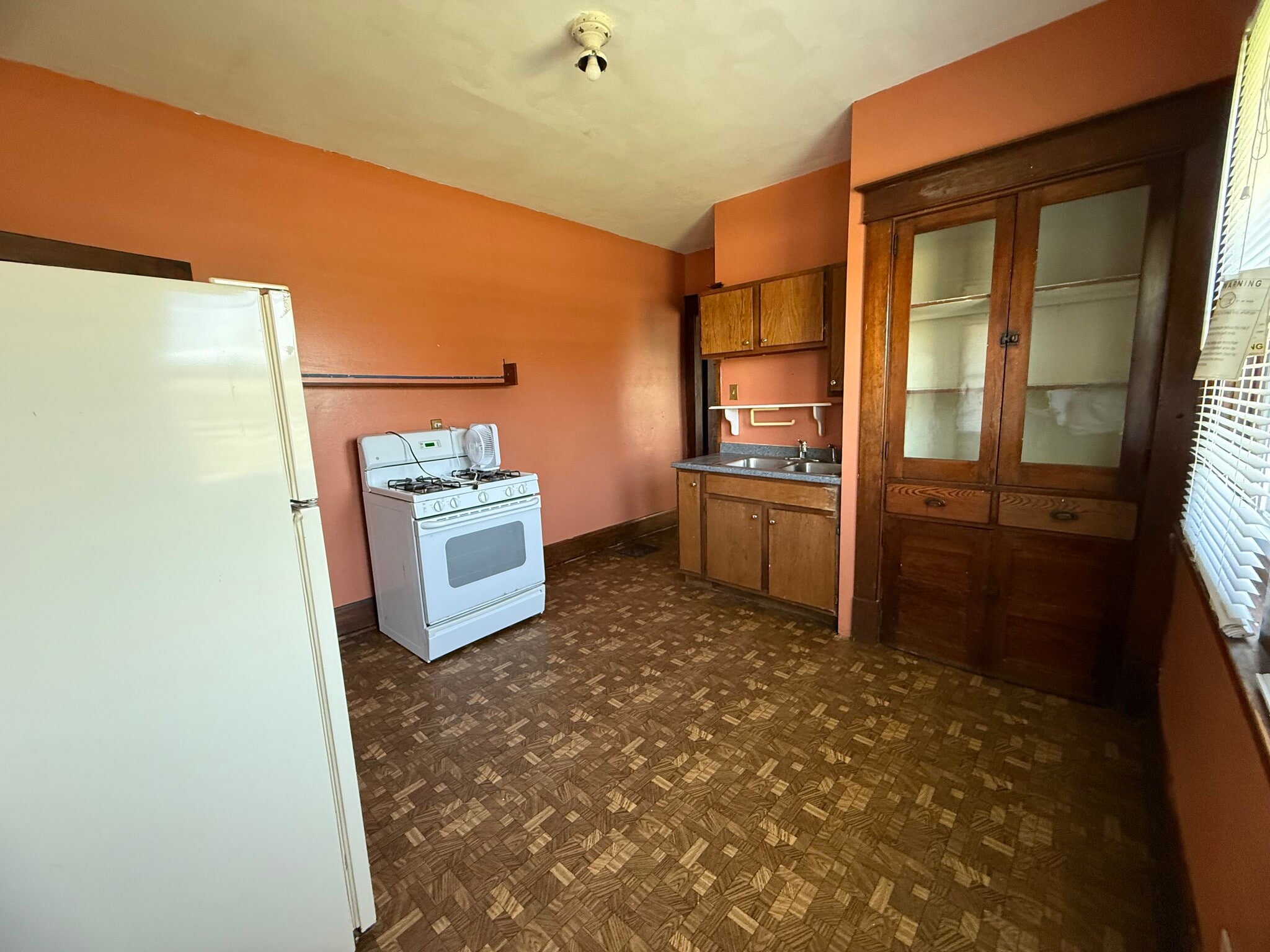 Kitchen - 906 E Morris St