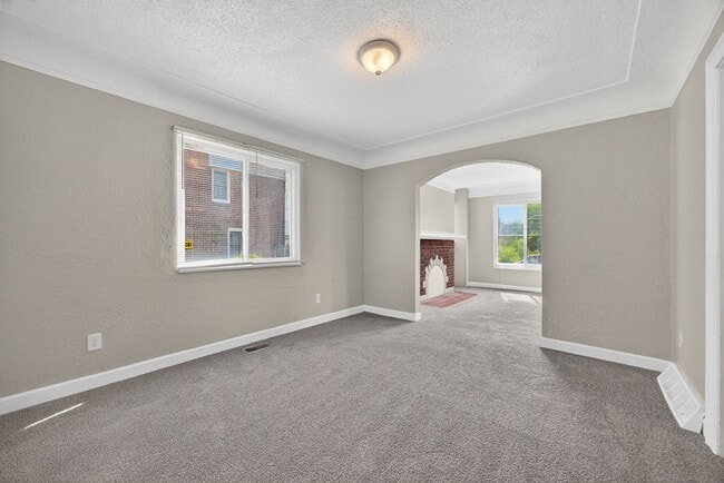 Building Photo - Spacious 3 bed 1.5bath Brick Colonial **Open House Sat June 6th from Noon to 1pm**