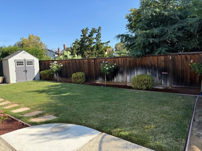 Building Photo - Remodeled 4 Bedroom 2 Bath Home in the des...