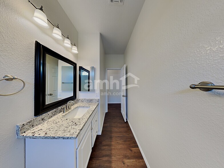 Building Photo - 83 W Calle Priscal