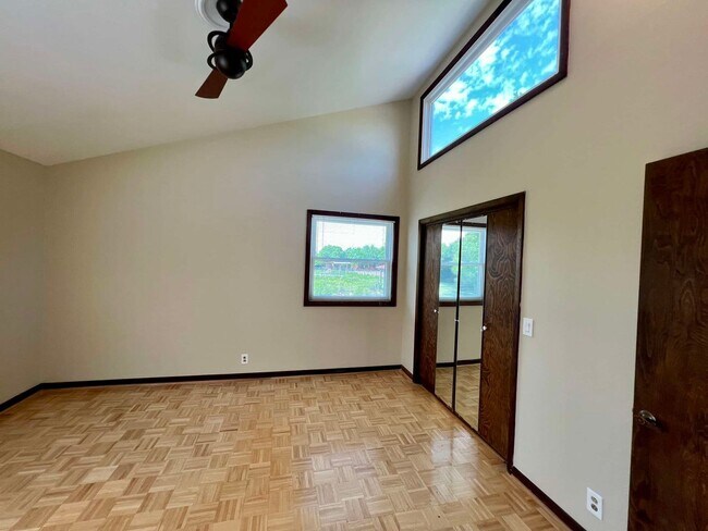 Building Photo - Cabin Style Home on Equestrian Farm *Priva...