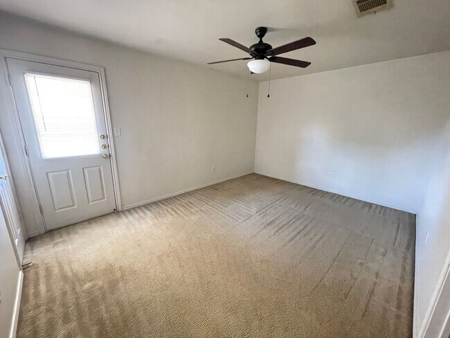 Building Photo - 5005 John David Dr