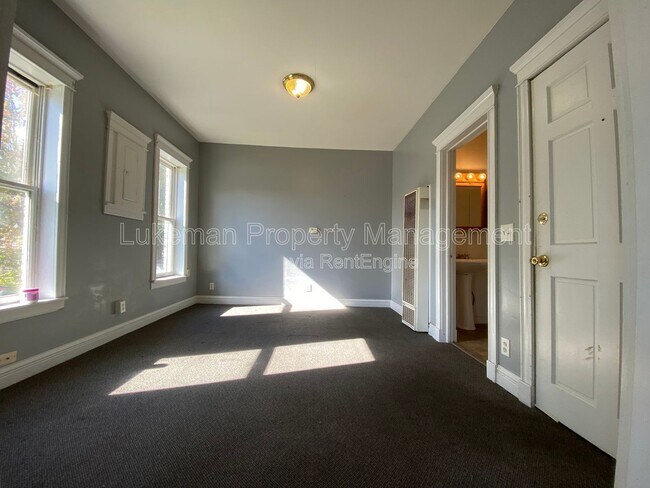 Building Photo - 1502-1506 S Burdick St