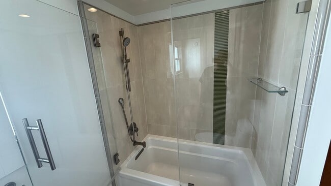 Building Photo - Epic REA - Expansive 2BD/ 1BA with Huge Garage in the Outer Mission