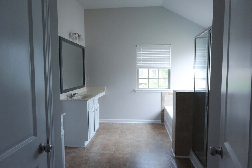 Building Photo - 966 Ava Lynn Ln