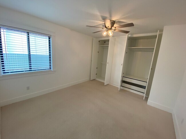 Building Photo - 4 Bedroom 3 Bath + Office / 5th Bedroom Ho...