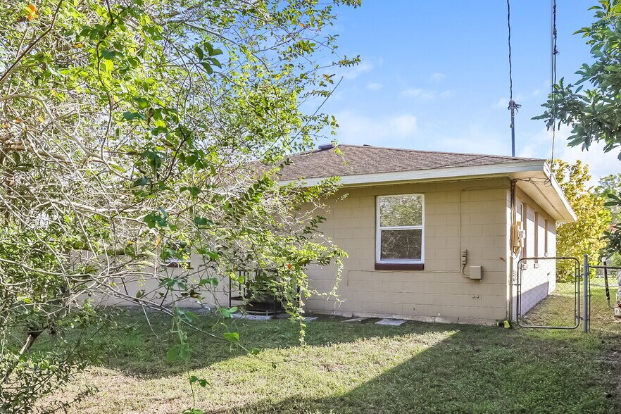 Building Photo - 1608 Gattis Dr