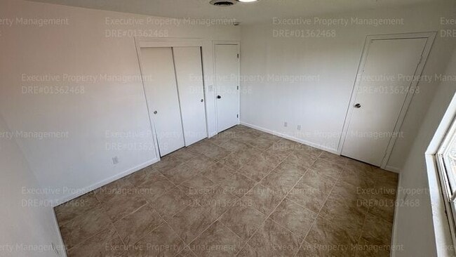 Building Photo - 2 bedroom 1.5 bathroom townhome (Move In Special Available OAC)