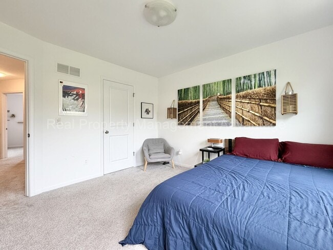 Building Photo - Modern 2020 Built Townhome Just Steps from Downtown Ferndale!