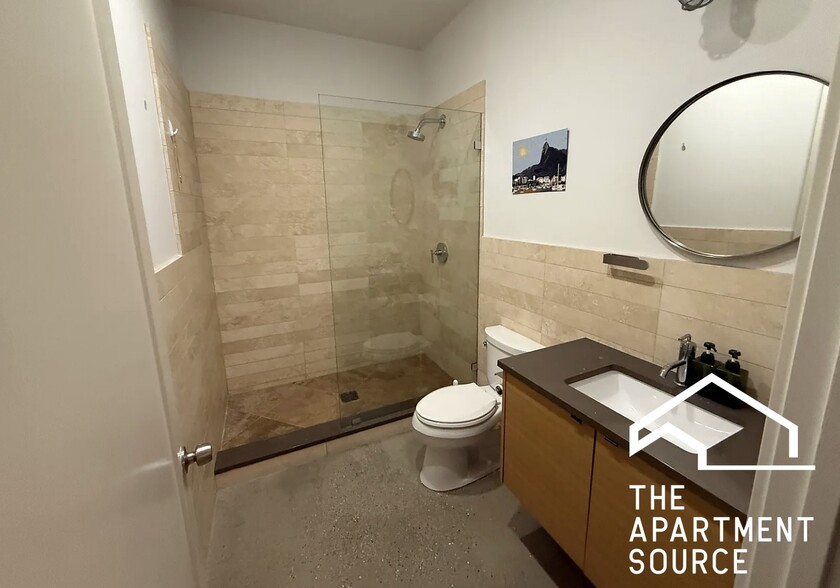 Building Photo - 2614 W North Ave