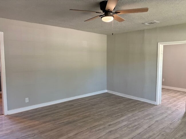 Building Photo - 5962 Belarbor St