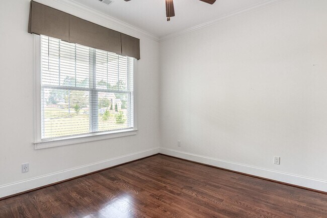 Building Photo - 213 Yellow Jasmine Dr